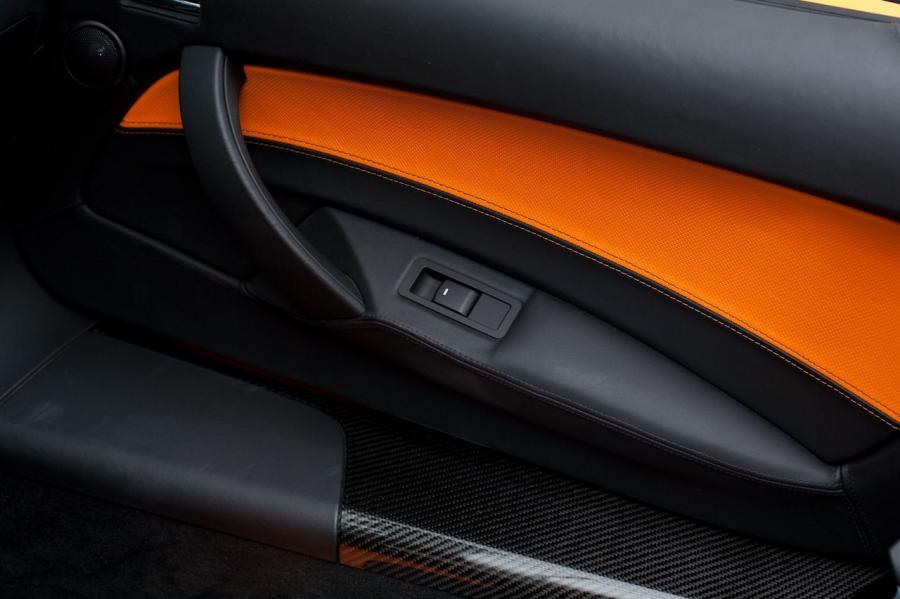 Детали интерьера Tesla Roadster Sport 2010 года  (фото 31 из 66)